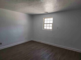 4525 Dixie Hwy in Shively, KY - Building Photo