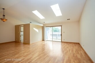 1517 Commodore Ct in Schaumburg, IL - Building Photo - Building Photo