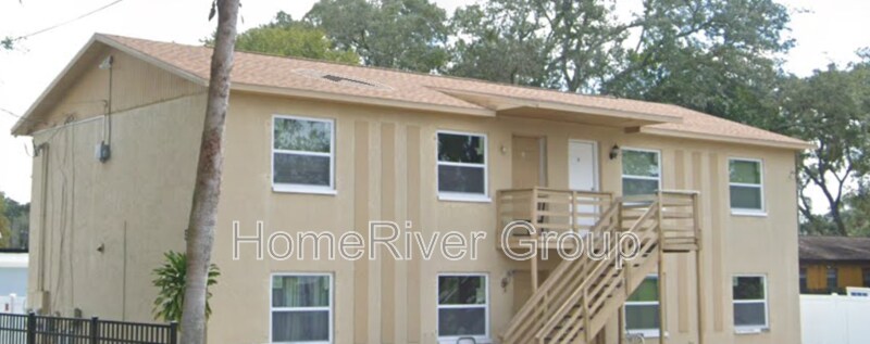 913 E Humphrey St in Tampa, FL - Building Photo