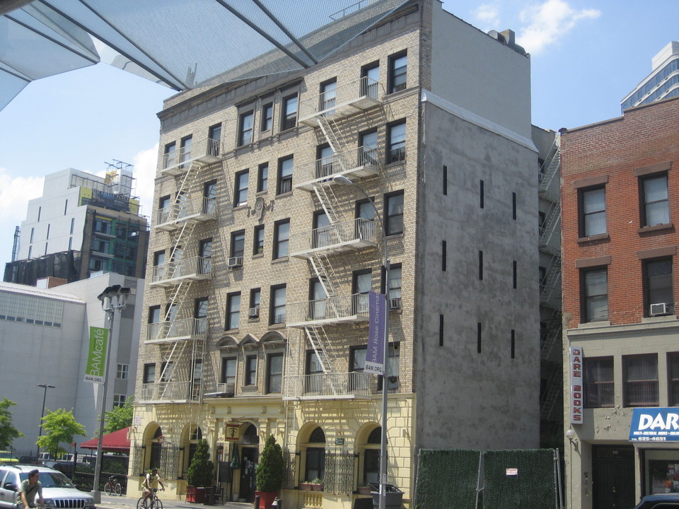 25 Lafayette Ave in Brooklyn, NY - Building Photo