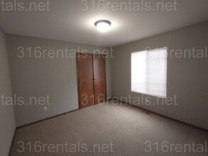 2320 S Goebel Cir in Wichita, KS - Building Photo - Building Photo