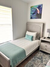 6205 SE Circle St in Hobe Sound, FL - Building Photo - Building Photo