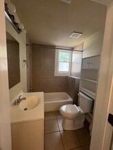 410 E Carson St in San Antonio, TX - Foto de edificio - Building Photo