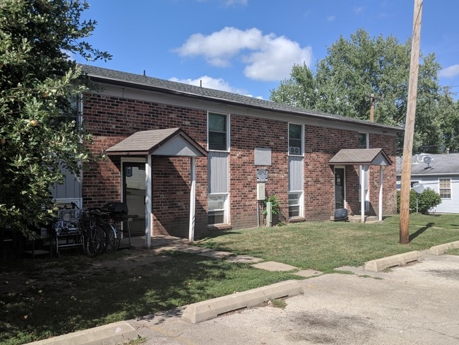 Heartland Apartments in Bloomington, IL - Building Photo - Building Photo