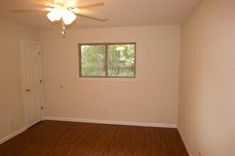 5614 Palo Blanco Ln in Austin, TX - Foto de edificio - Building Photo