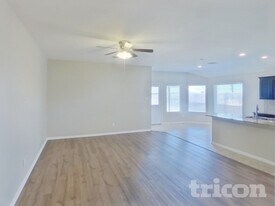 752 Rutherford Dr in Crowley, TX - Building Photo