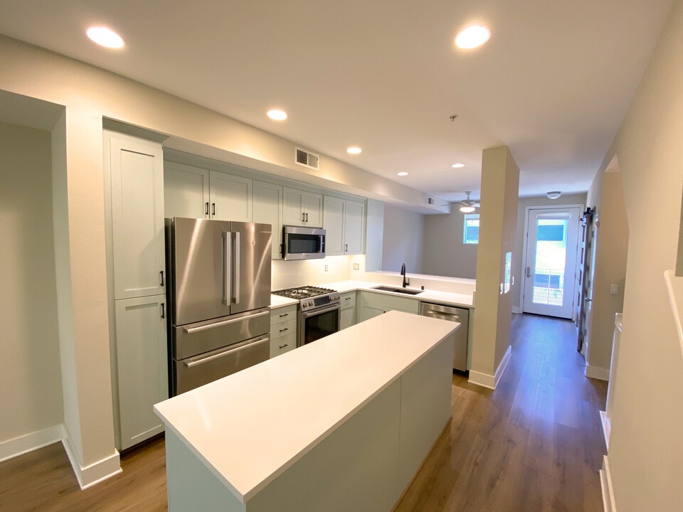 310 City Center Dr in Rohnert Park, CA - Building Photo