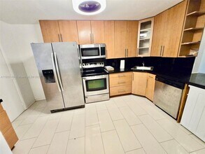 2-1782 NE 191st St in Miami, FL - Building Photo - Building Photo