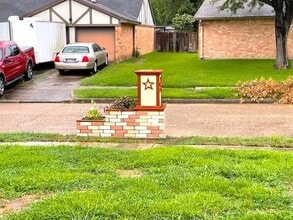 1406 Crawley Ct in Channelview, TX - Foto de edificio - Building Photo