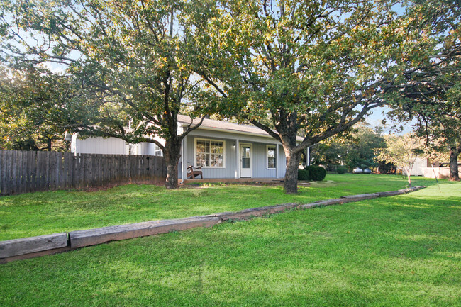 3223 Oak Ln in Weatherford, TX - Building Photo - Building Photo