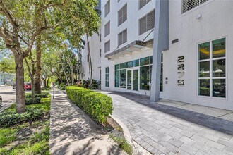 2275 Biscayne Blvd in Miami, FL - Building Photo - Building Photo