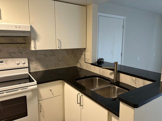 Spacious 1/1 Ground floor Condo in Altamonte Springs, FL - Building Photo - Building Photo