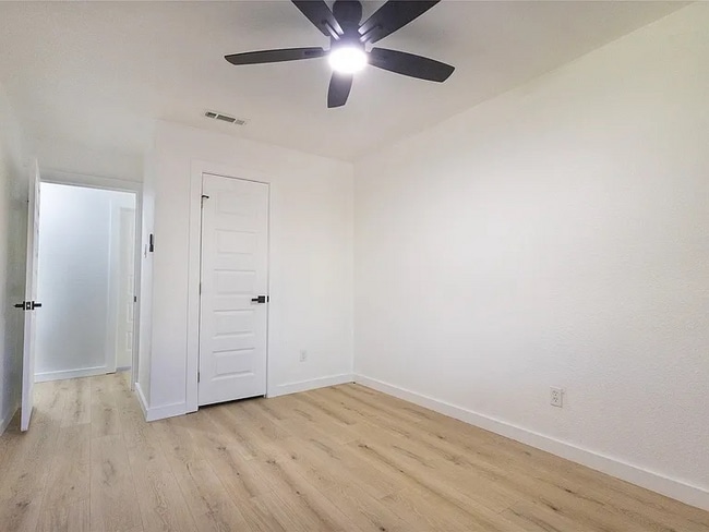 10023 Kirkhaven Dr in Dallas, TX - Building Photo - Building Photo