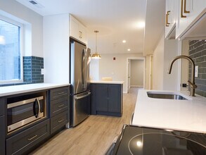 5333 Penn Ave, Unit 201 in Pittsburgh, PA - Building Photo - Building Photo