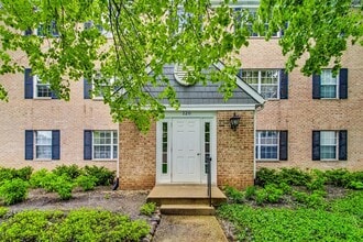 120 E Winchester Rd in Libertyville, IL - Building Photo - Building Photo