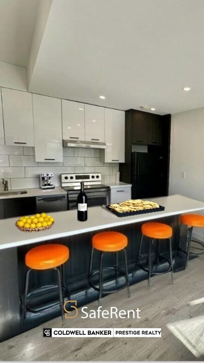 236 Montgomery St in Coquitlam, BC - Building Photo