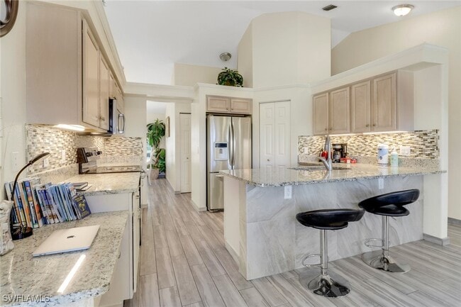 12406 Lake Shalimar Dr in Bonita Springs, FL - Building Photo - Building Photo