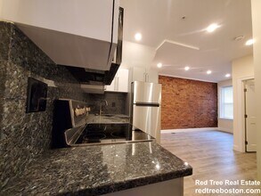 1616 Beacon St, Unit 5 in Brookline, MA - Building Photo - Building Photo