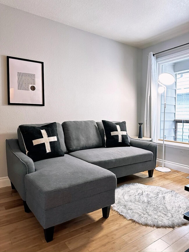 property at 319 W 12th Ave