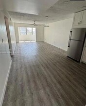 6070 W 19th Ave, Unit 201 in Hialeah, FL - Building Photo - Building Photo