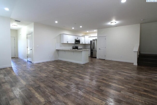 1041 S Cedar Pl in Kennewick, WA - Building Photo - Building Photo