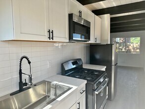 345 E Taylor St, Unit 4 in Reno, NV - Building Photo - Building Photo