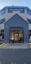 512 W River Rd in Manchester, NH - Building Photo