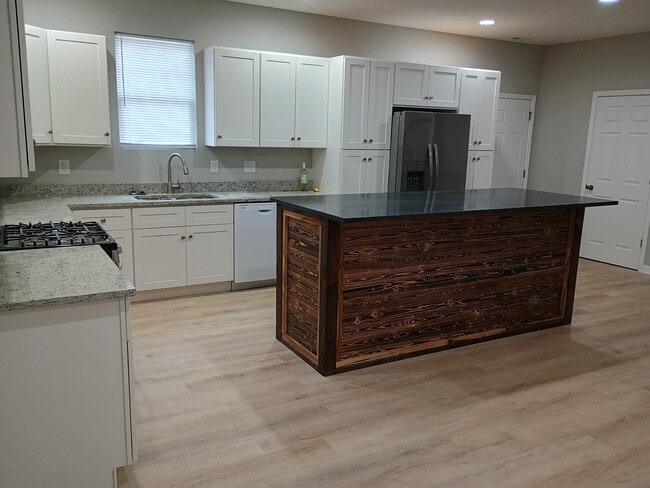 property at 1618 N Rural St