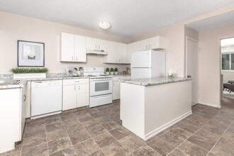 Wellington Park Townhomes in Edmonton, AB - Building Photo - Building Photo