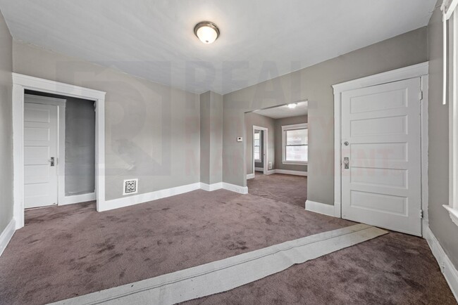897 Stevenson Rd-Unit -Upper Unit in Cleveland, OH - Building Photo - Building Photo
