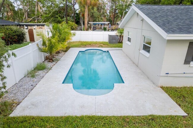 5301 Venetian Blvd NE in St. Petersburg, FL - Building Photo - Building Photo