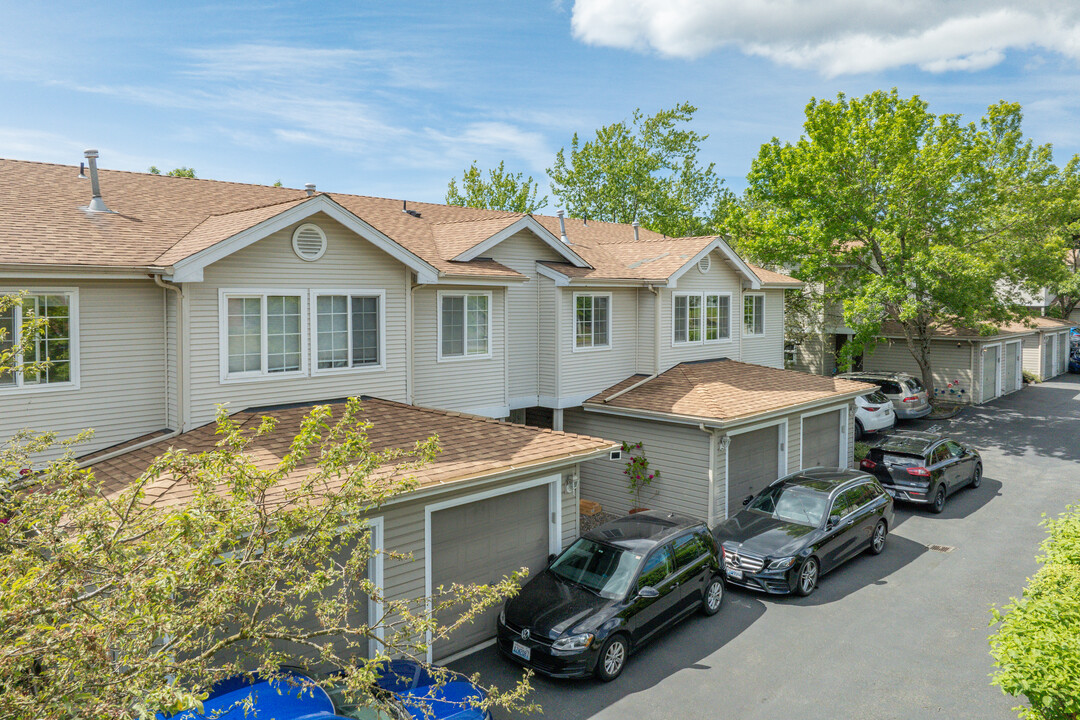 KINGS VIEW TOWNHOMES CONDOMINIUM in Seattle, WA - Building Photo