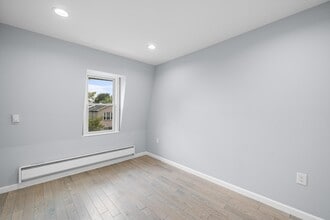 376 Forrest St in Jersey City, NJ - Building Photo - Building Photo