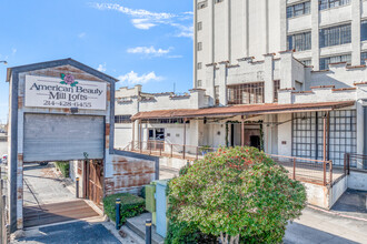 American Beauty Mill Lofts in Dallas, TX - Foto de edificio - Building Photo