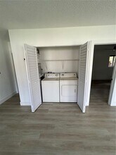 6117 SW 48th Ct, Unit 2 in Davie, FL - Building Photo - Building Photo