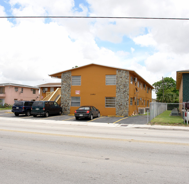 1490 W 29th St in Hialeah, FL - Building Photo - Building Photo