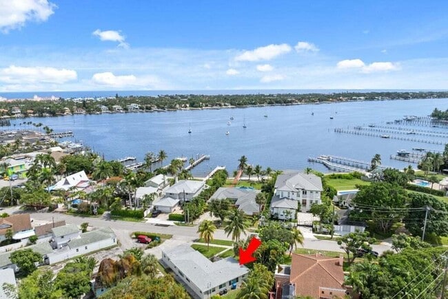 121 S Lake Dr in Lantana, FL - Foto de edificio - Building Photo