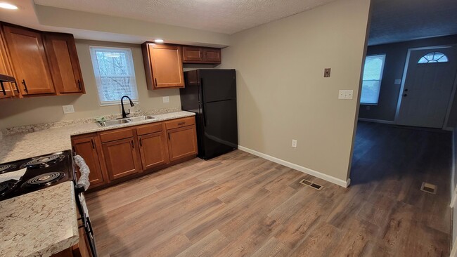 913 S Maple Ave in Fairborn, OH - Foto de edificio - Building Photo