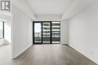 4015 The Exchange in Mississauga, ON - Building Photo - Building Photo