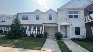 12135 Scoria Dr, Unit 1100 in Fishers, IN - Foto de edificio - Building Photo