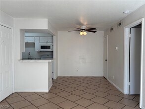 2855 Winkler Ave in Ft. Myers, FL - Building Photo - Building Photo