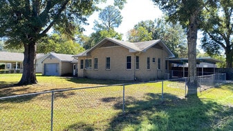 1017 Audubon Ave in West Monroe, LA - Building Photo