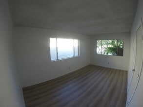 9455 1/2 Cedar St in Bellflower, CA - Building Photo - Building Photo