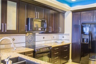 200 Paris Ln in Newport Beach, CA - Building Photo - Building Photo