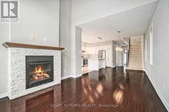 118 Mattingly Way in Ottawa, ON - Building Photo - Building Photo