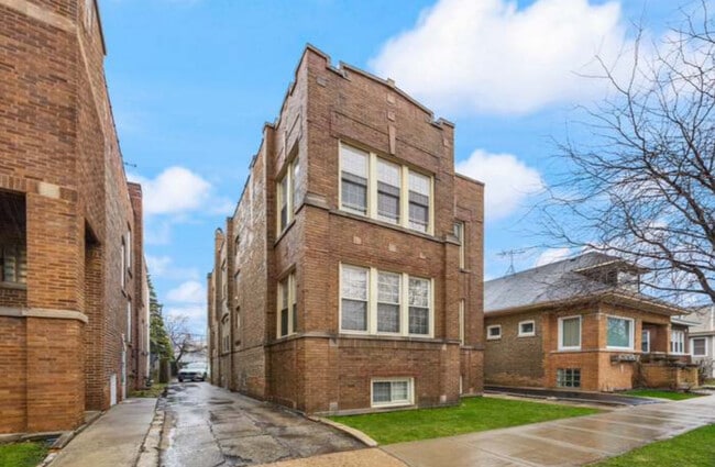 4921 W Addison St, Unit #2