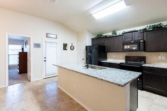 14108 Avenue V in Lubbock, TX - Foto de edificio - Building Photo