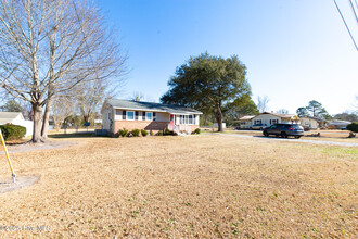 5206 Gum Branch Rd in Jacksonville, NC - Building Photo - Building Photo