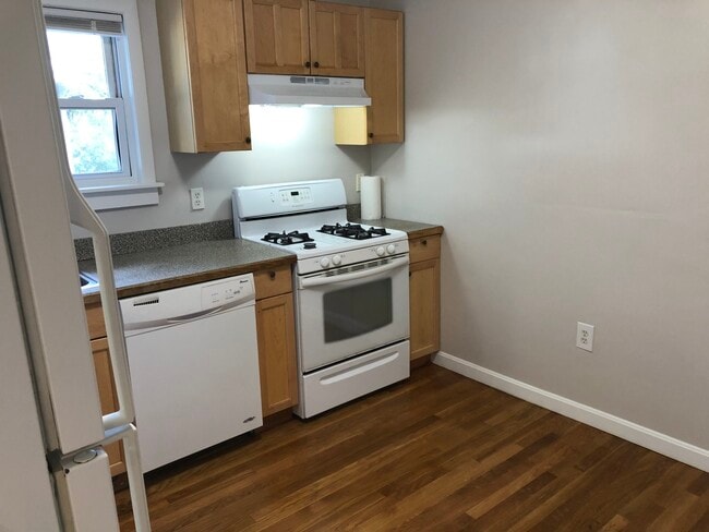 9 Oak Square Ave, Unit #2F in Boston, MA - Building Photo - Building Photo