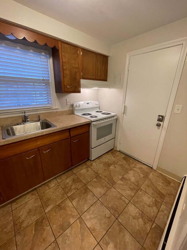 63 Charter Oak St, Unit D